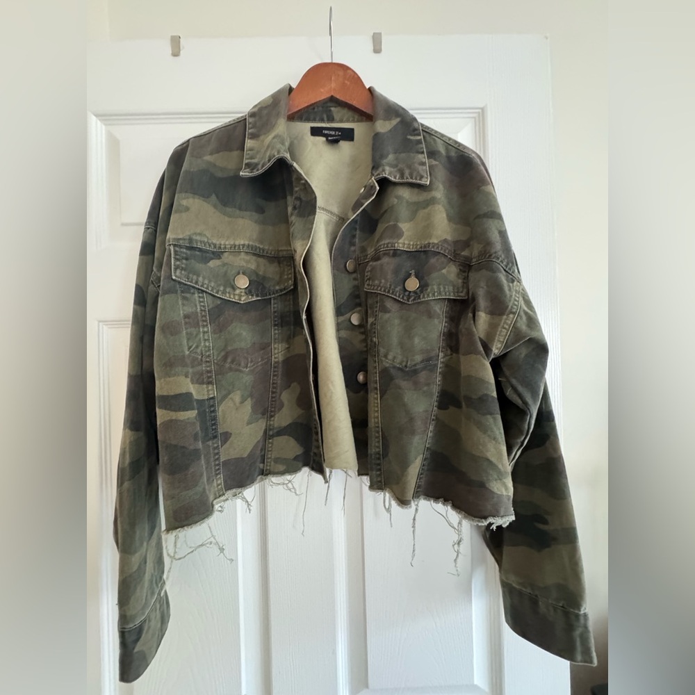 Forever 21 Camouflage Cropped Jacket